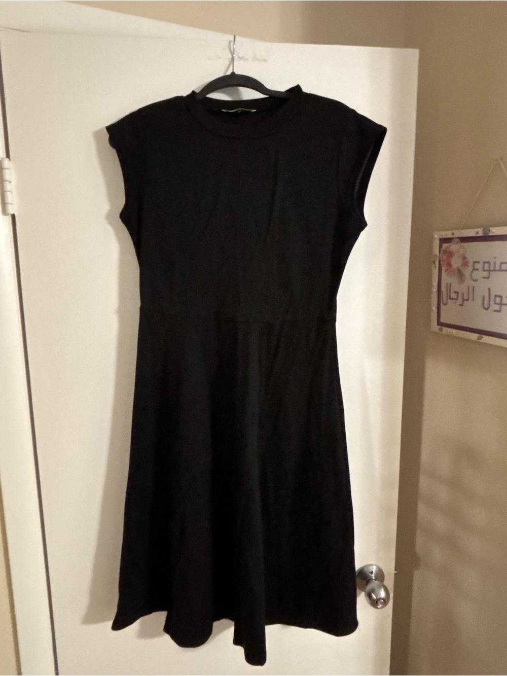 Elegant Black Cap-Sleeve Midi Dress